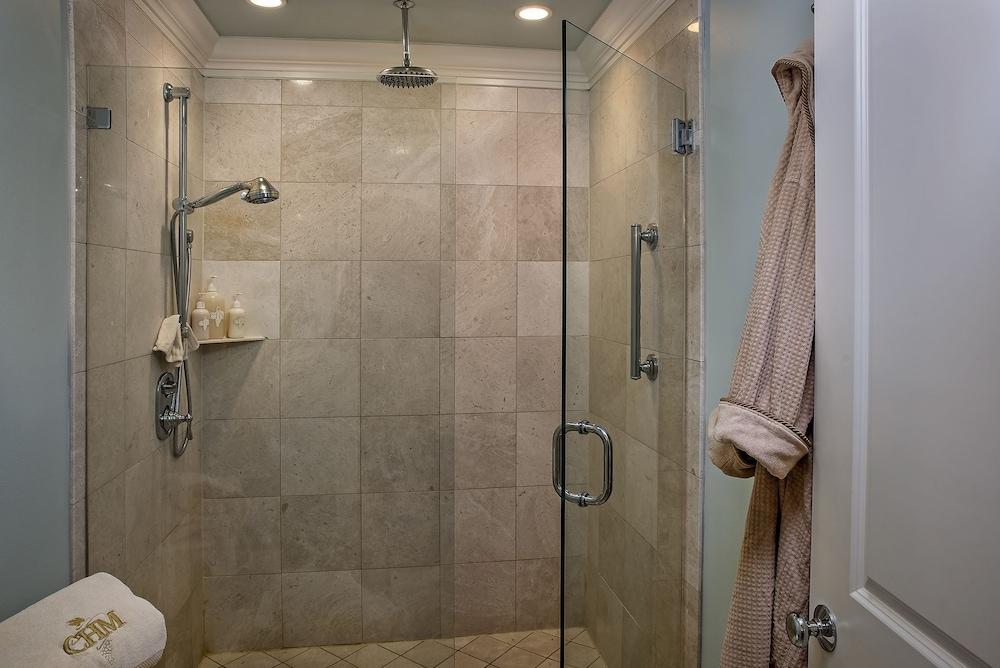 Cameo Heights Mansion photo 88