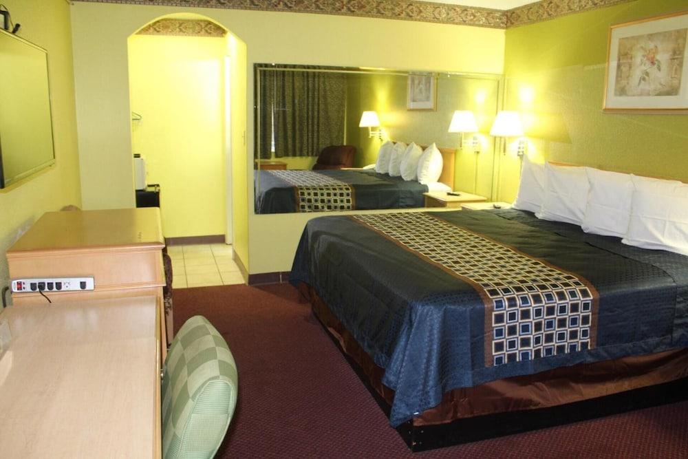 Hutchinson Inn photo 37
