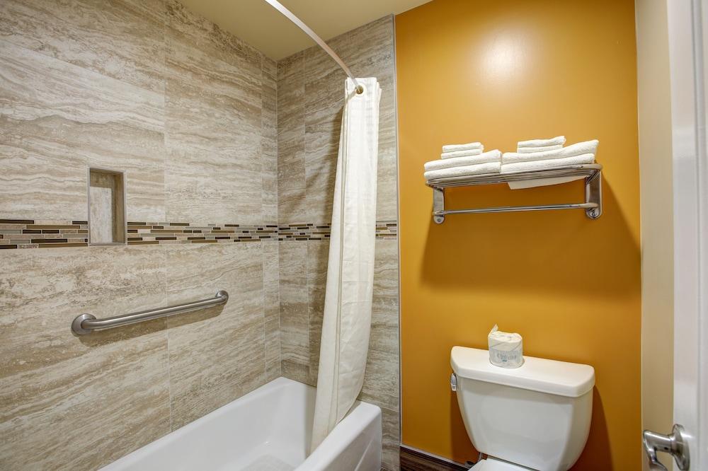 Ontario Inn & Suites photo 37