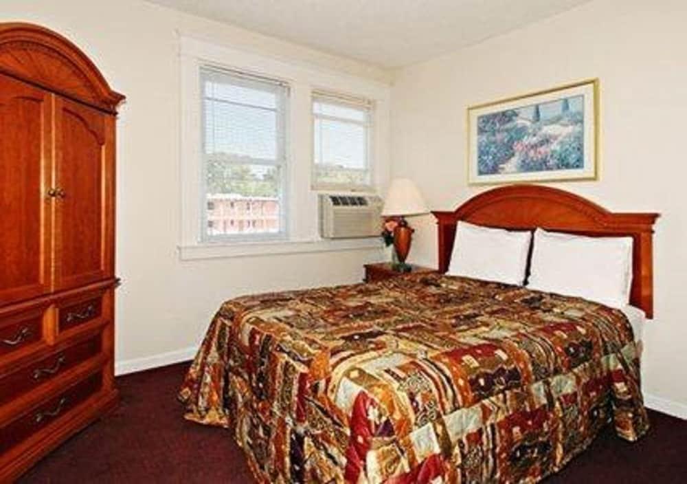 Regal Inn & Suites photo 31