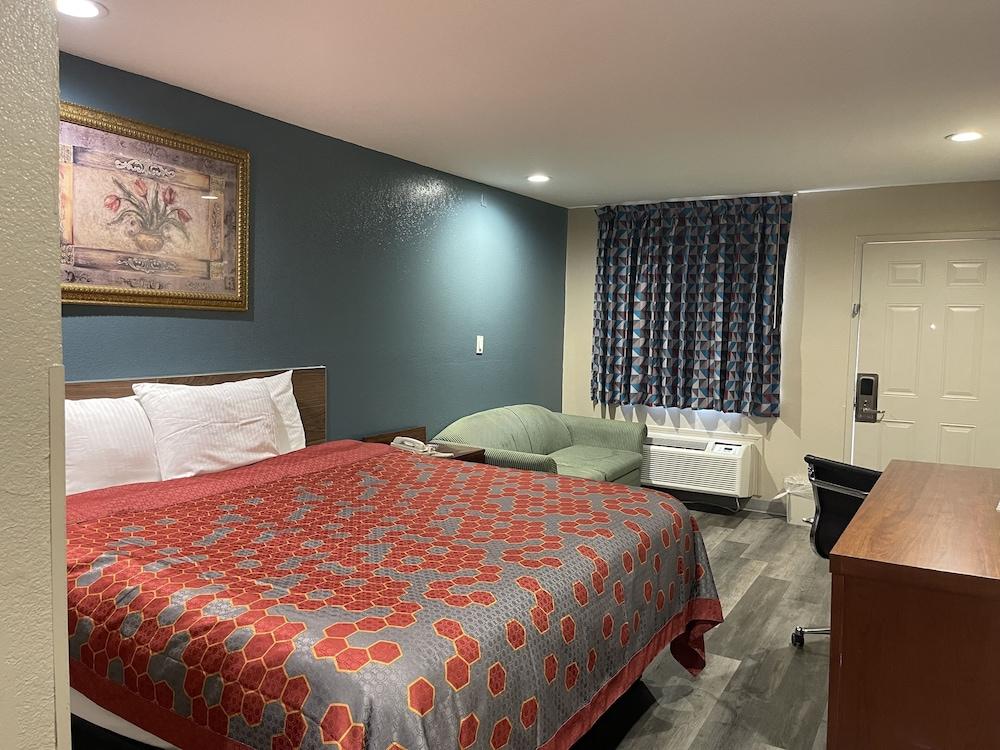 Deluxe Inn photo 3