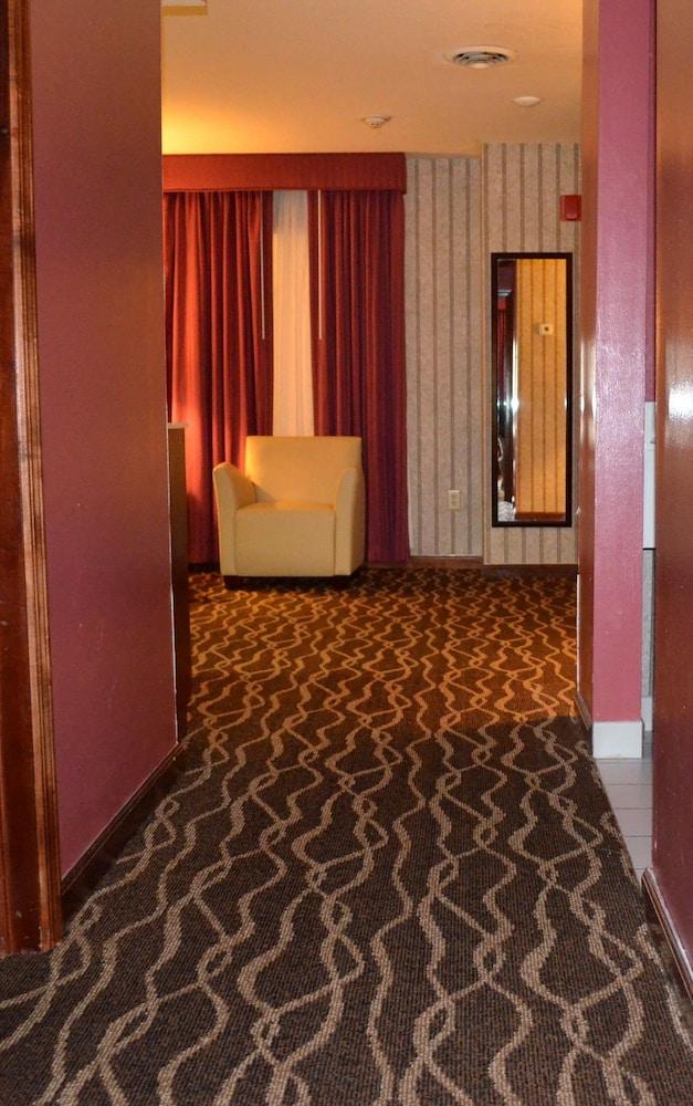Quality inn & Suites Cincinnati I-275 photo 5