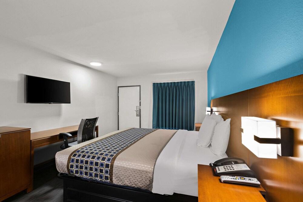 Rodeway Inn Commerce photo 19