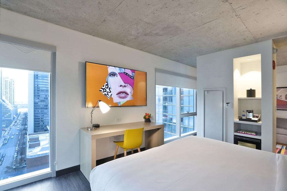 Aloft Chicago Mag Mile photo 14