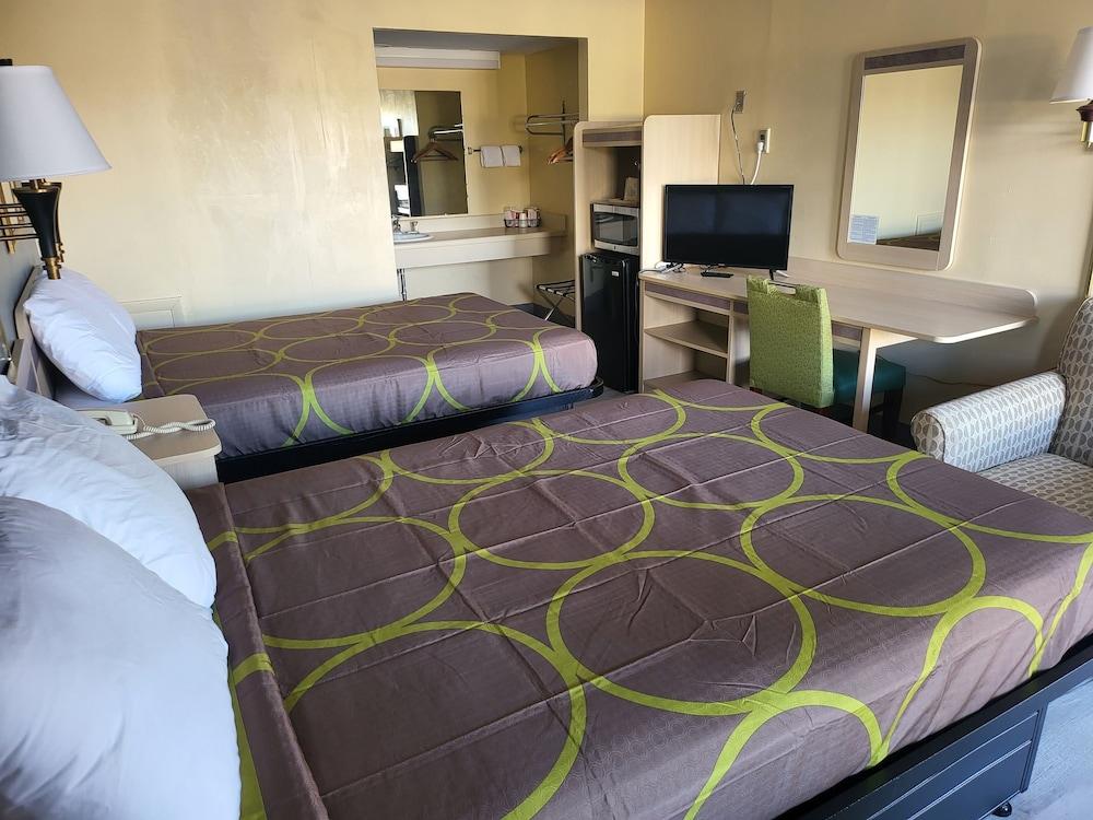 Budget Host Inn Bristol photo 17