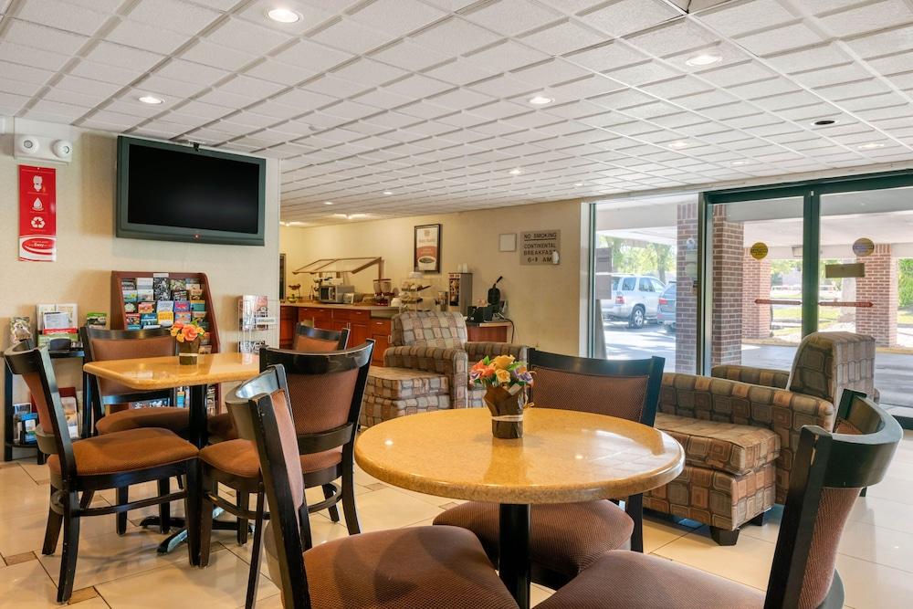 SureStay by Best Western Jacksonville Airport photo 35