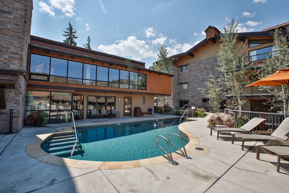 The Crestwood Condominiums photo 83