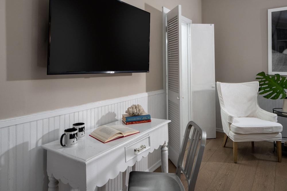 Alexanders Guesthouse - Adult Exclusive, LGBTQ Friendly photo 37