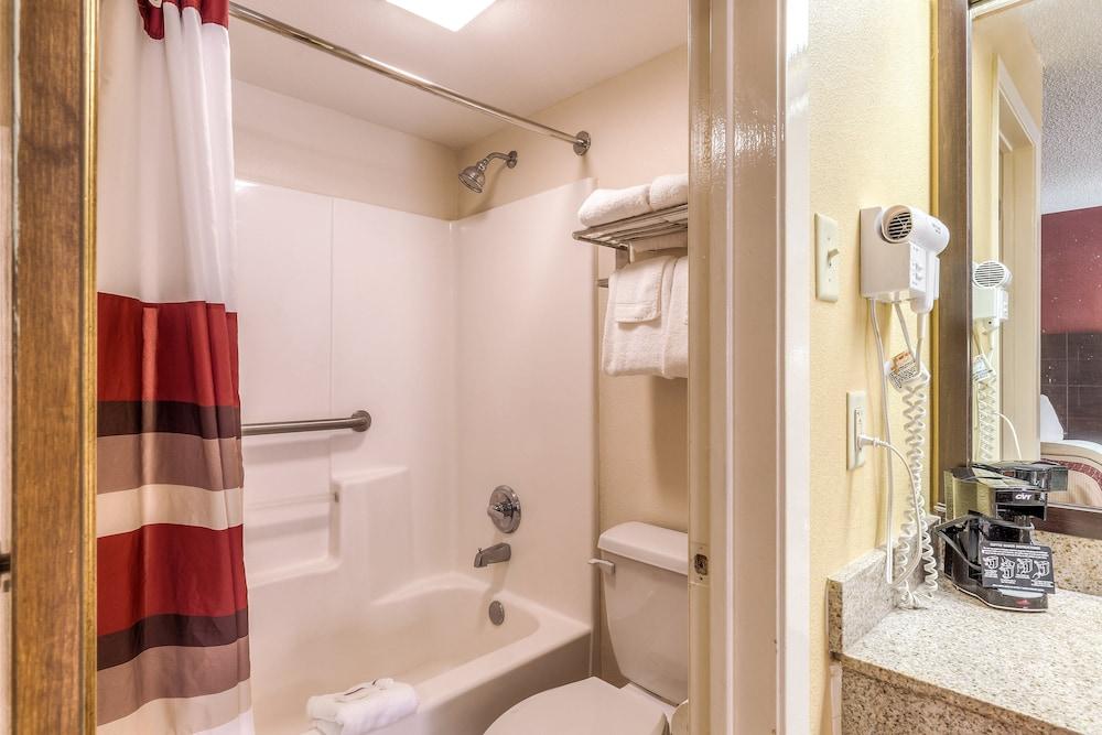 Red Roof Inn Amarillo West photo 25