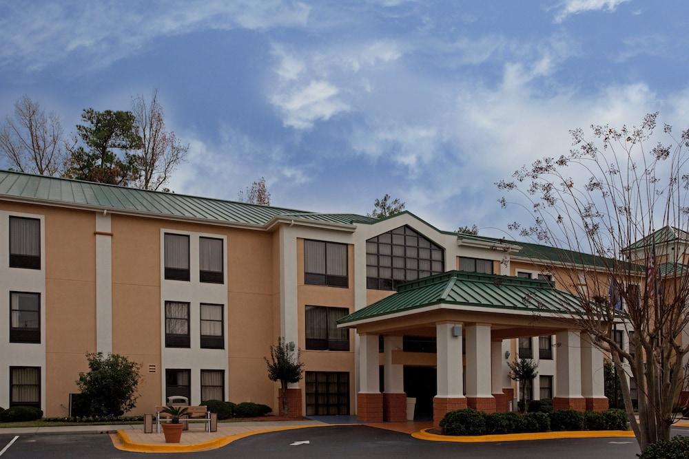 Lexington Inn and Suites photo 31