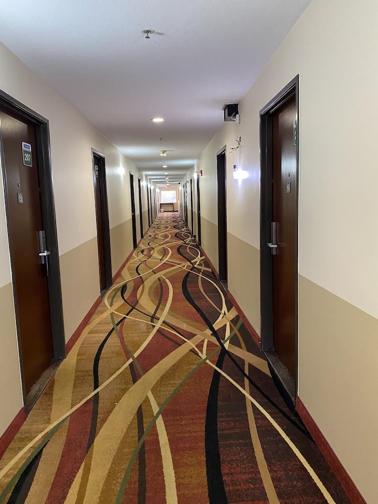 Travelodge Suites by Wyndham Newberg photo 69