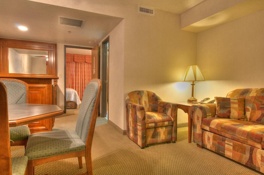 MCM Elegante Suites Abilene photo 7