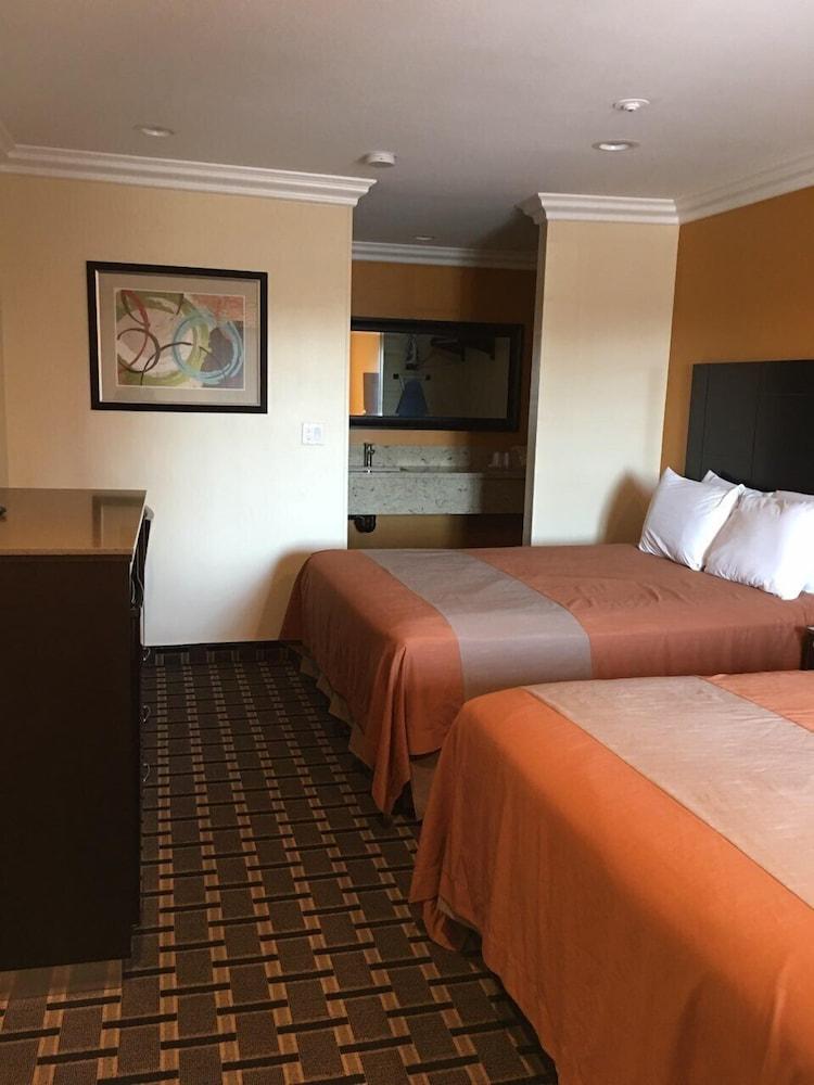 Ontario Inn & Suites photo 23