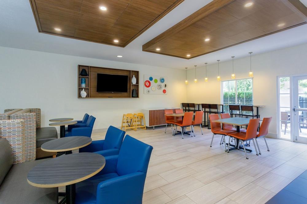 Holiday Inn Express Tampa N I-75 - University Area by IHG photo 55