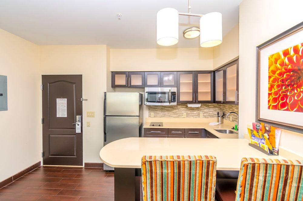 Staybridge Suites Houston IAH - Beltway 8 by IHG photo 11