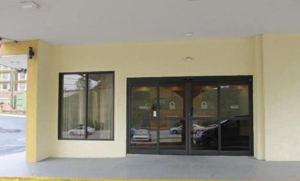 Econo Lodge photo 3