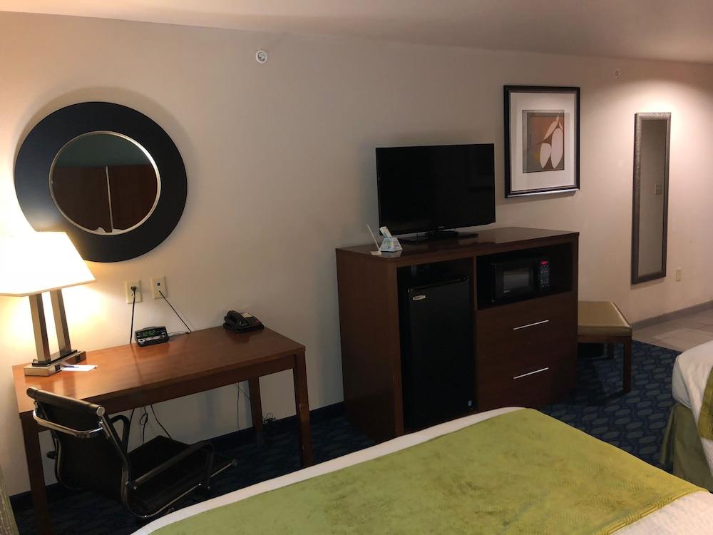 Country View Inn & Suites photo 44