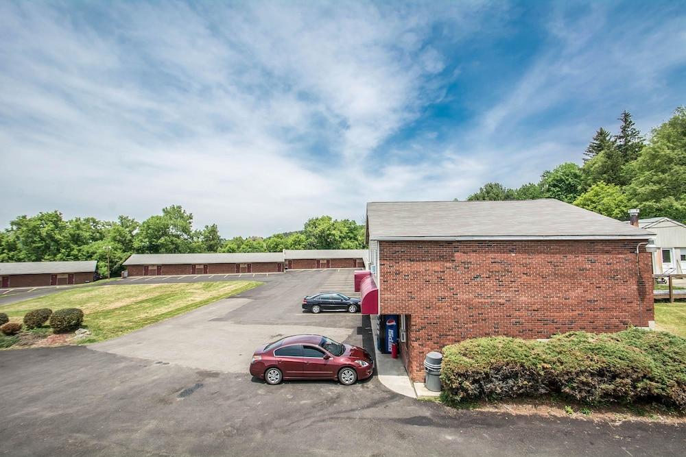 Econo Lodge Hornell photo 37