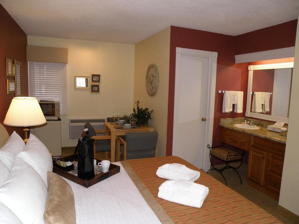 The River's Edge Motel Lodge & Resort photo 7