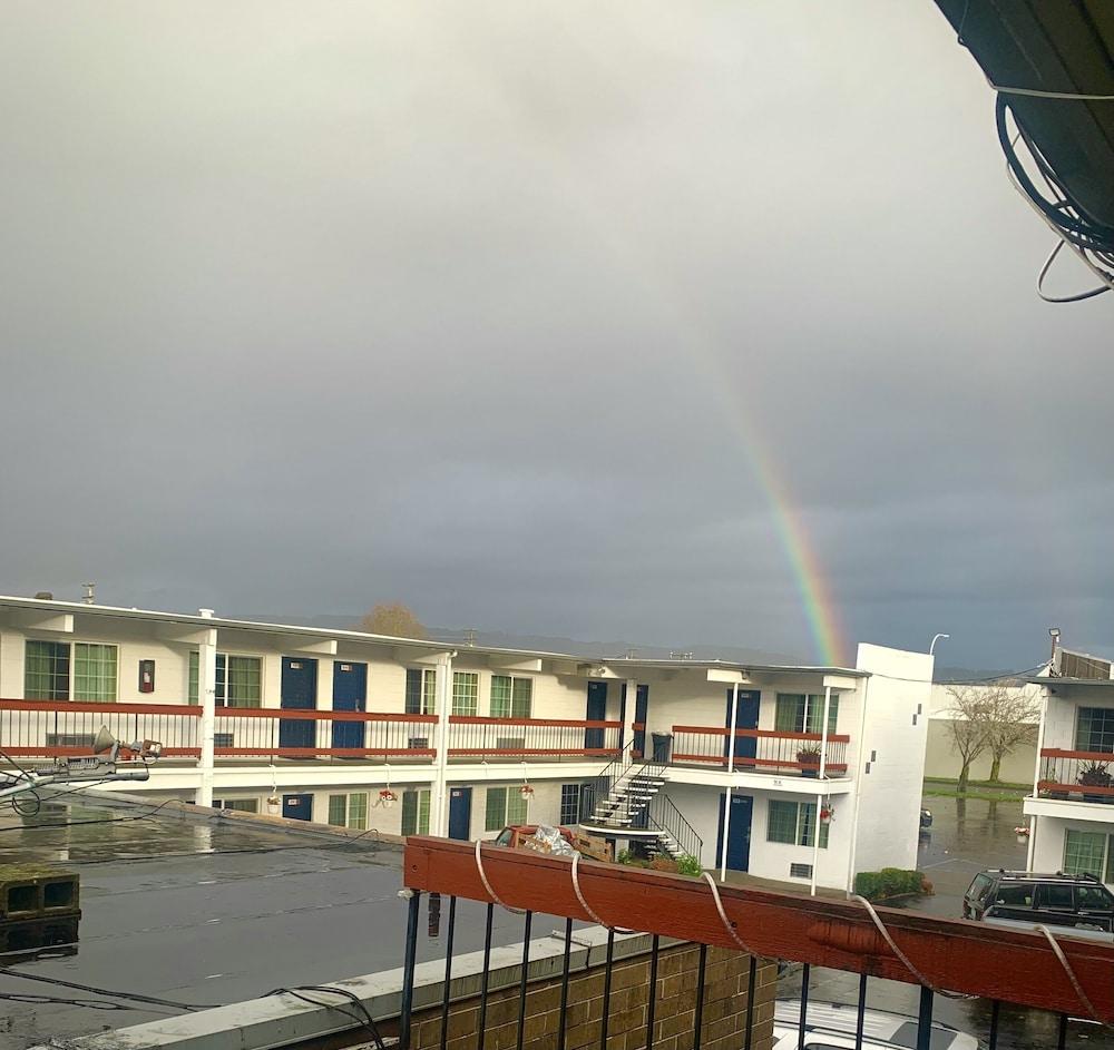 Travelers Inn by OYO Longview Kelso photo 13