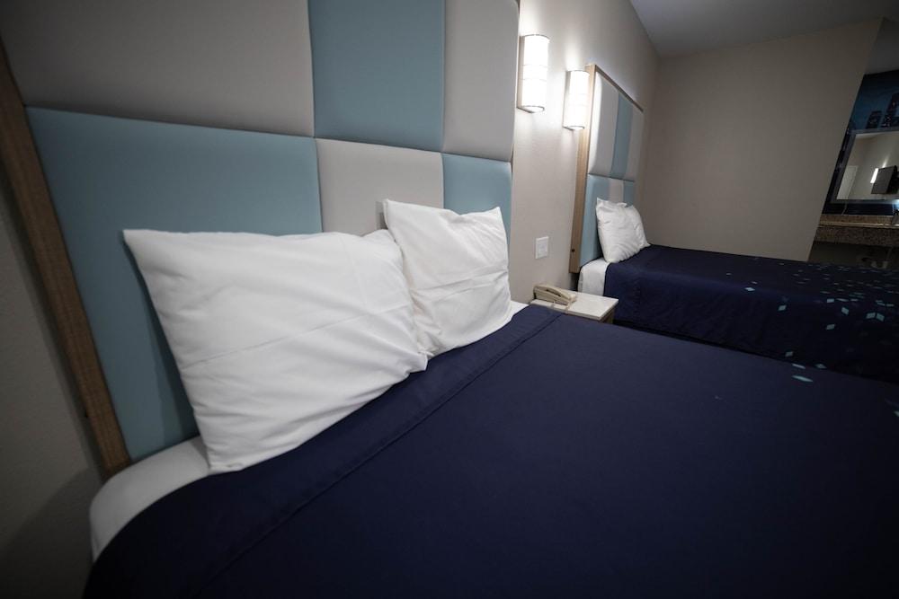 Mid City Inn and Suites photo 40