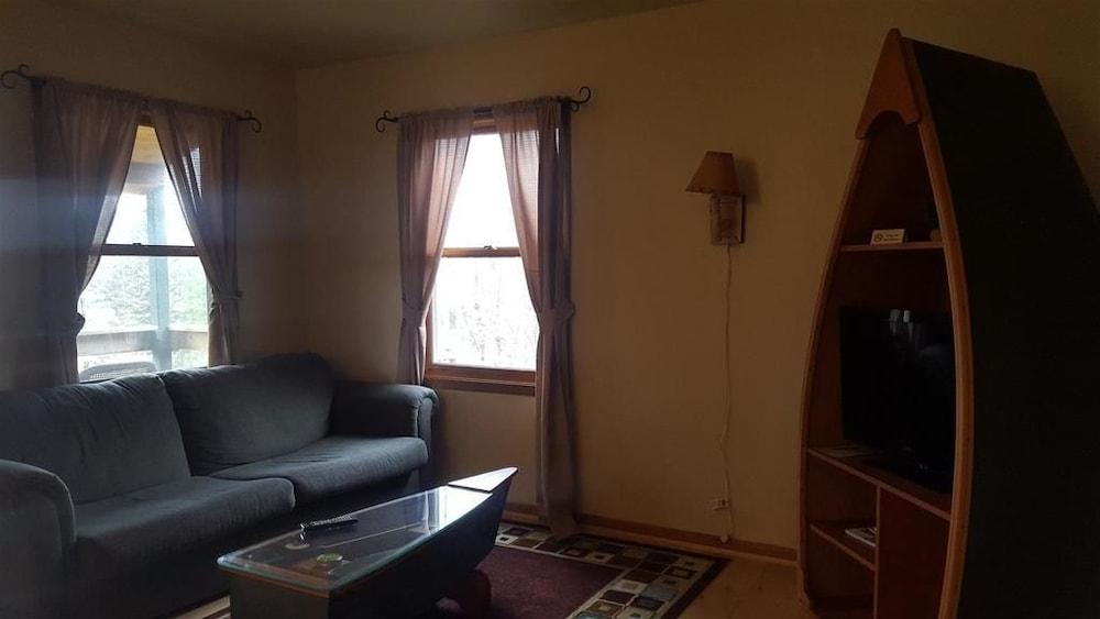Hilltop Cabins and Motel photo 27
