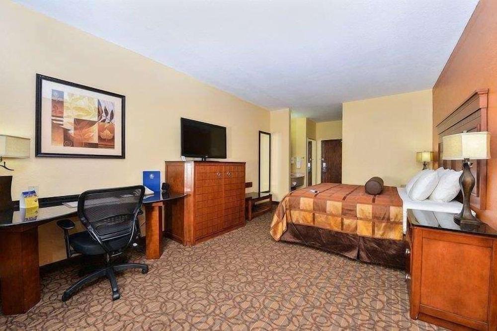 Best Western Plus Midwest Inn & Suites photo 10