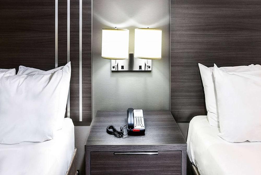 Travelodge by Wyndham Commerce Los Angeles Area photo 10