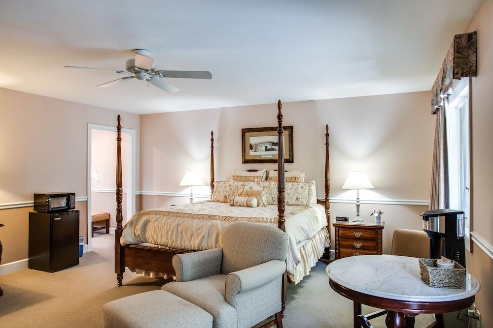 Boxwood Lodge photo 13