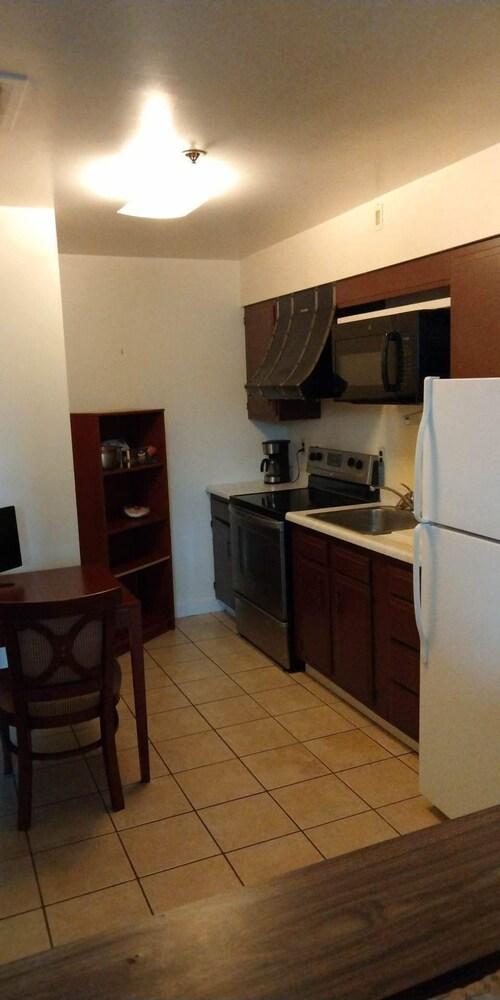 McLure Inn and Suites photo 8