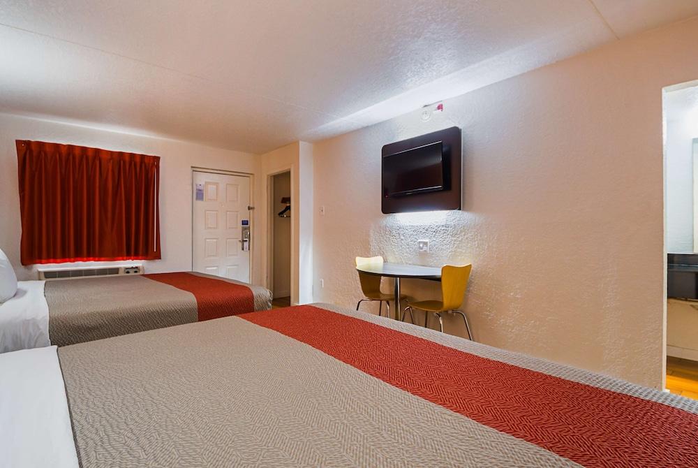 Motel 6 Garland, TX - Northeast Dallas photo 24