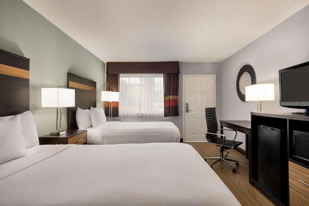 Days Inn by Wyndham Anderson photo 25