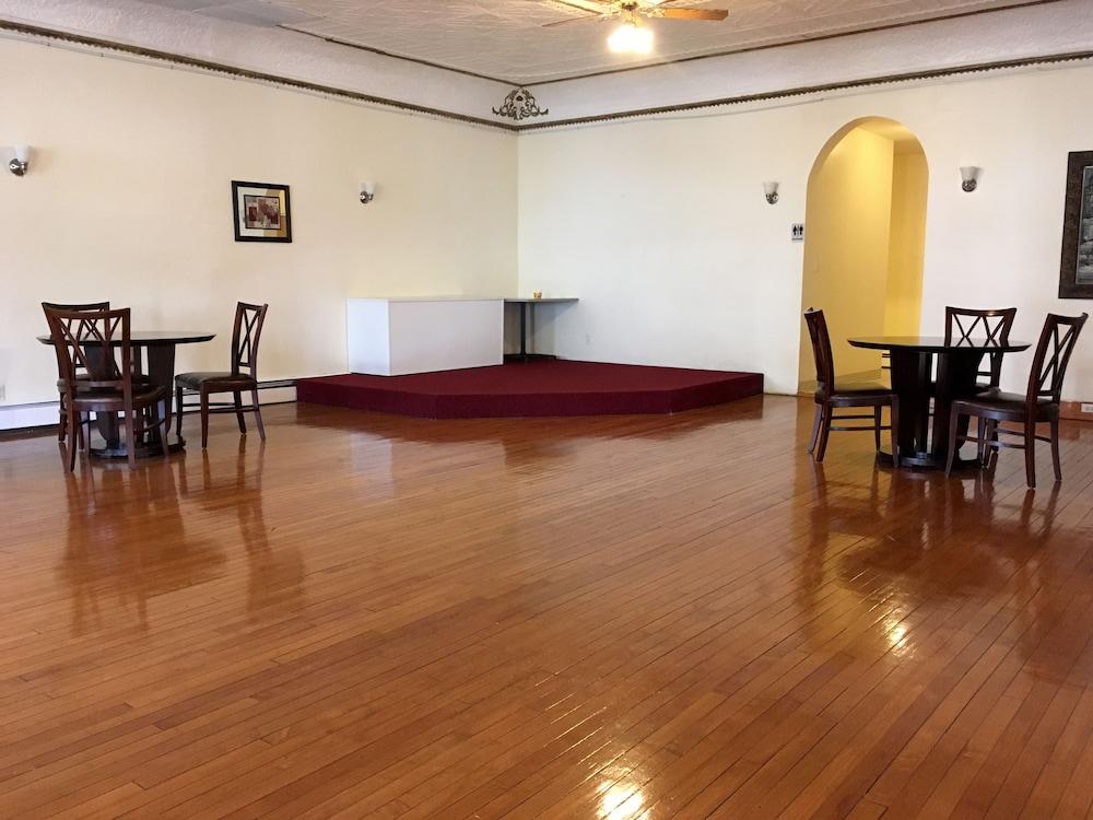 Belmar Inn photo 12