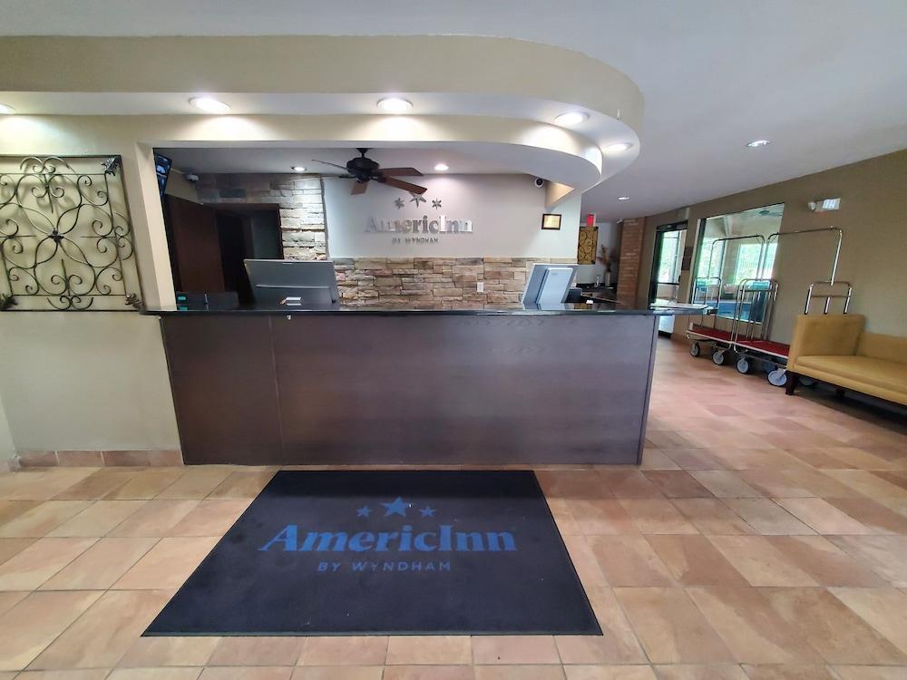 AmericInn by Wyndham Delafield-Waukesha-Milwaukee photo 45