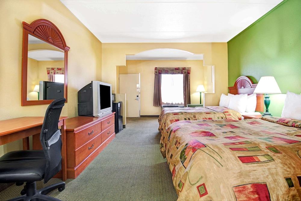 Super 8 by Wyndham Nashville Near Downtown / I-40 photo 6