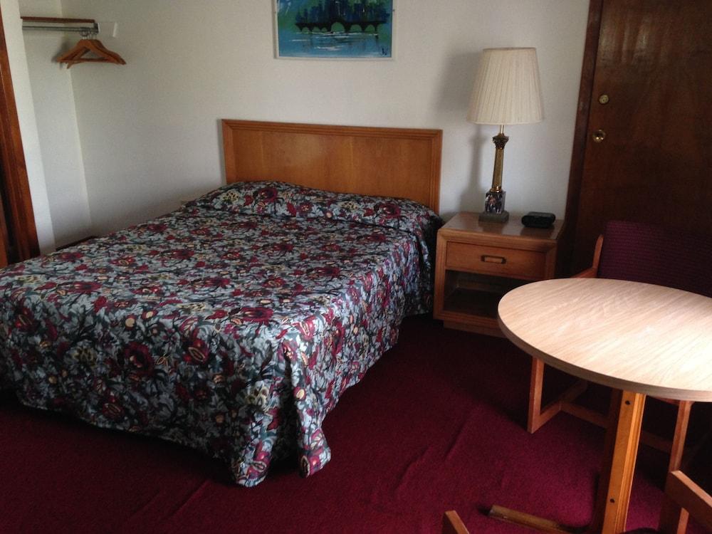 Chateau Motor Lodge photo 15
