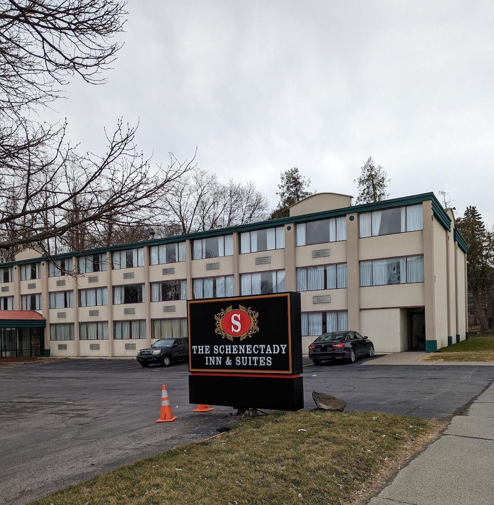 Schenectady Inn & Suites photo 3