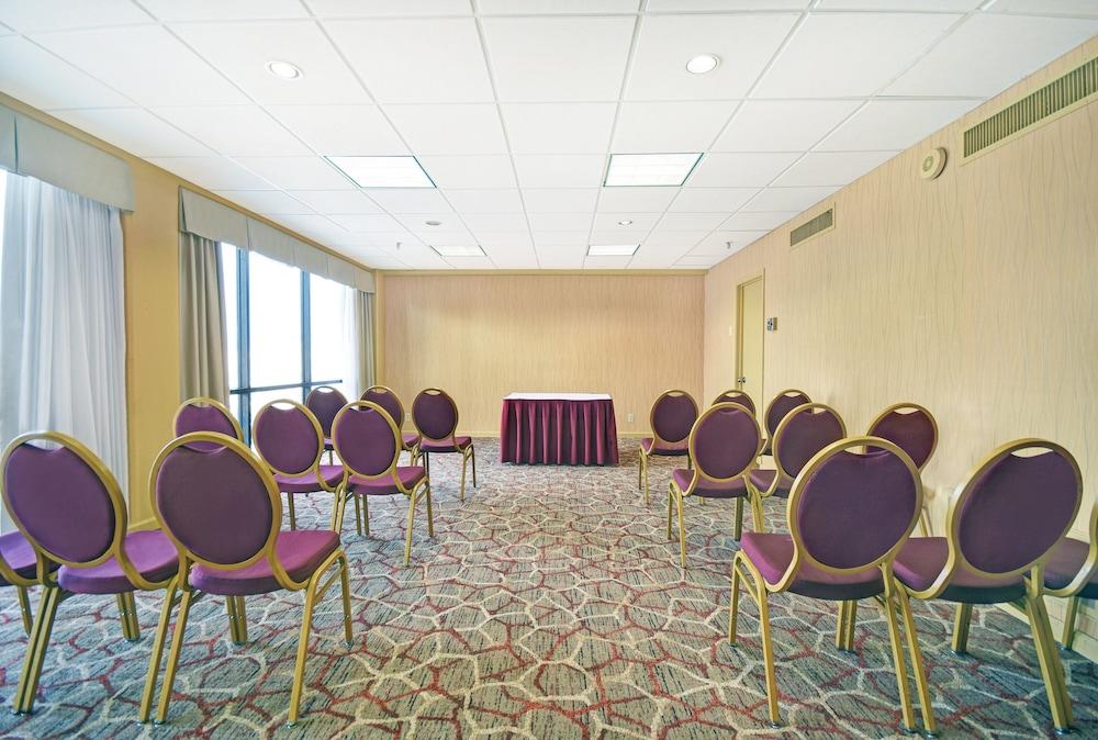 Holiday Inn Downtown Memphis by IHG photo 43