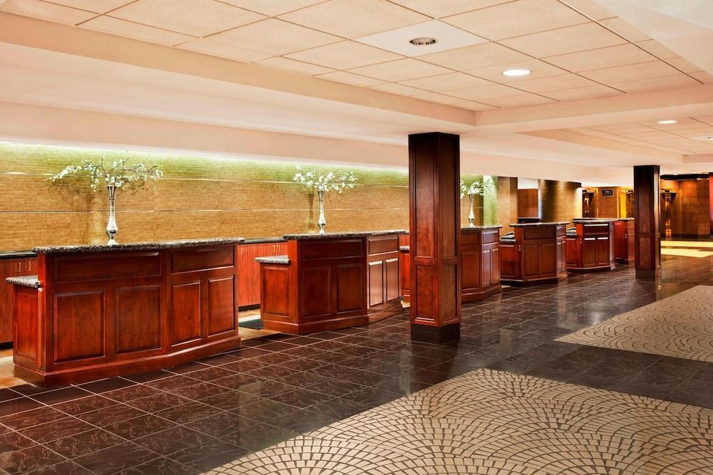 Sheraton Greensboro at Four Seasons photo 3