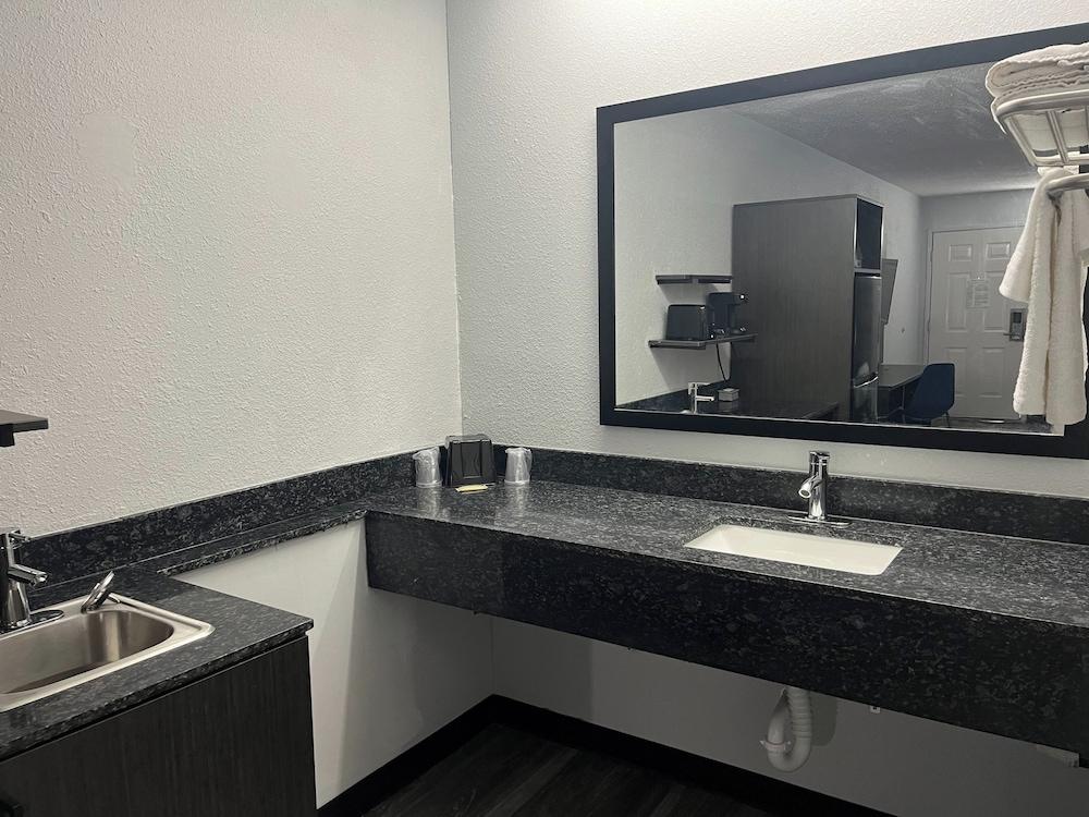 Studio 6 West Columbia, SC - Airport photo 13