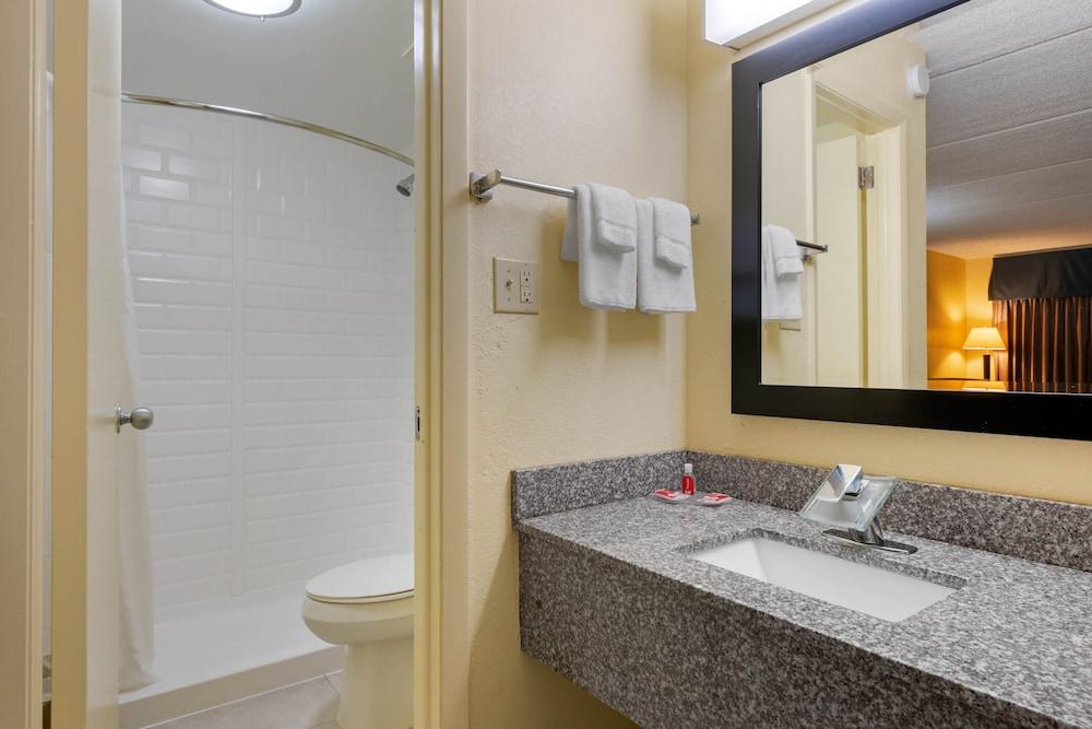 SureStay by Best Western Jacksonville Airport photo 28