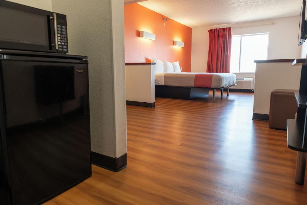 Lincoln Garden Inn photo 12