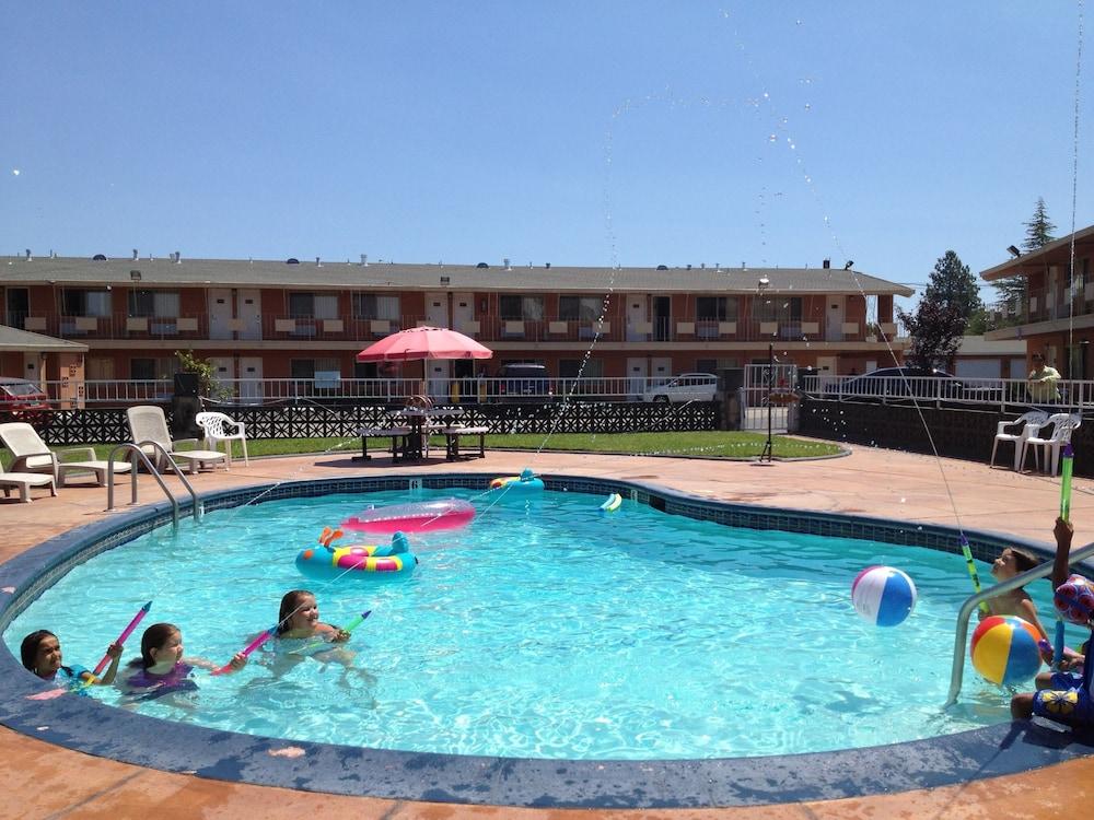 The River Inn and Suites photo 5