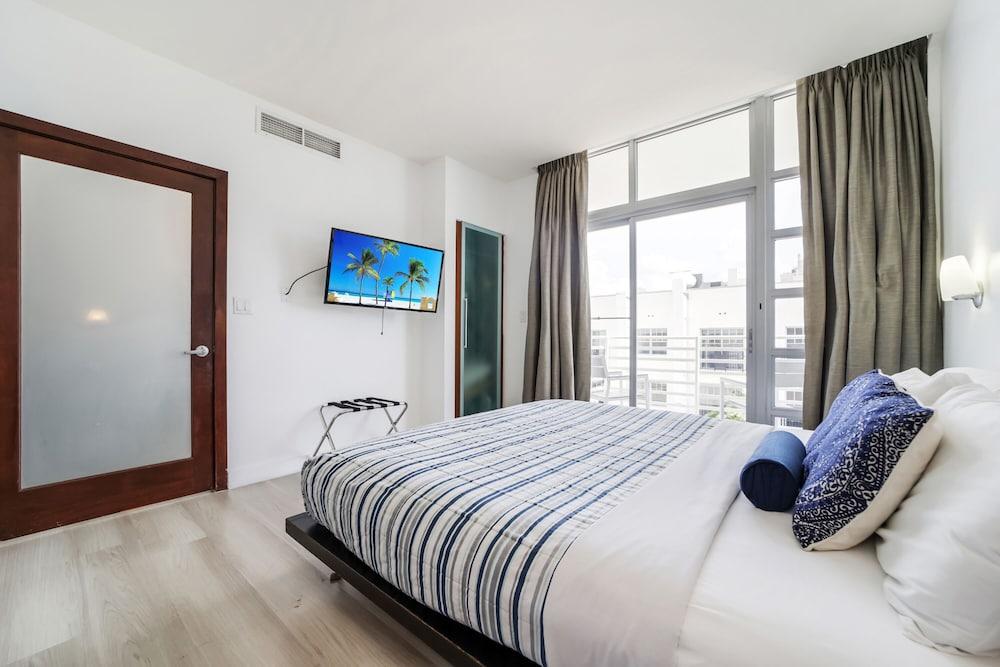Strand Ocean Drive Suites photo 11