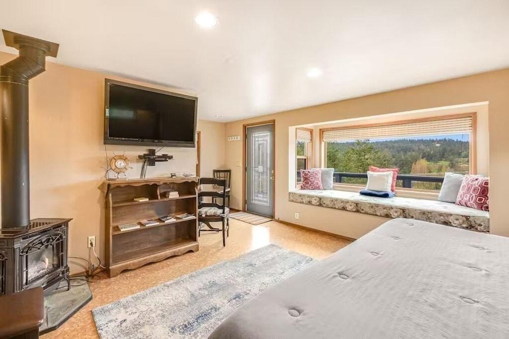 Deer Harbor Cottages photo 52
