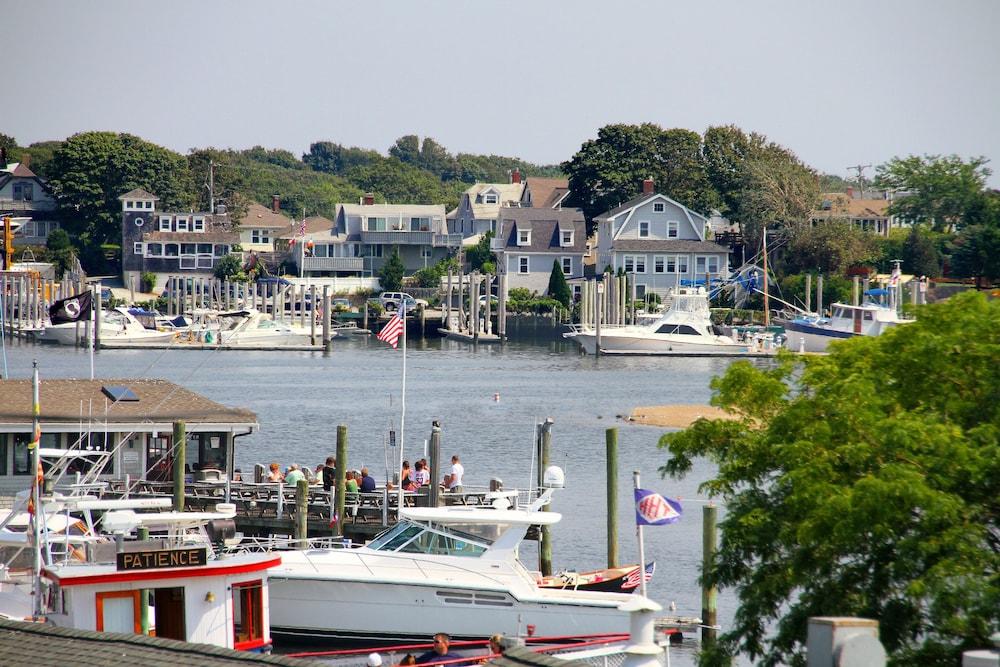 Ocean Street Inn on Hyannis Harbor photo 11