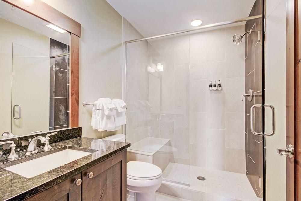 One Ski Hill Place, a RockResort, by Vail Resorts photo 99