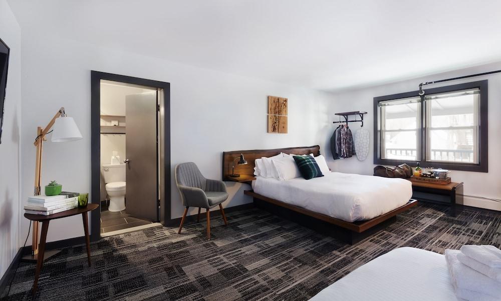 Main and Mountain Bar & Motel photo 19