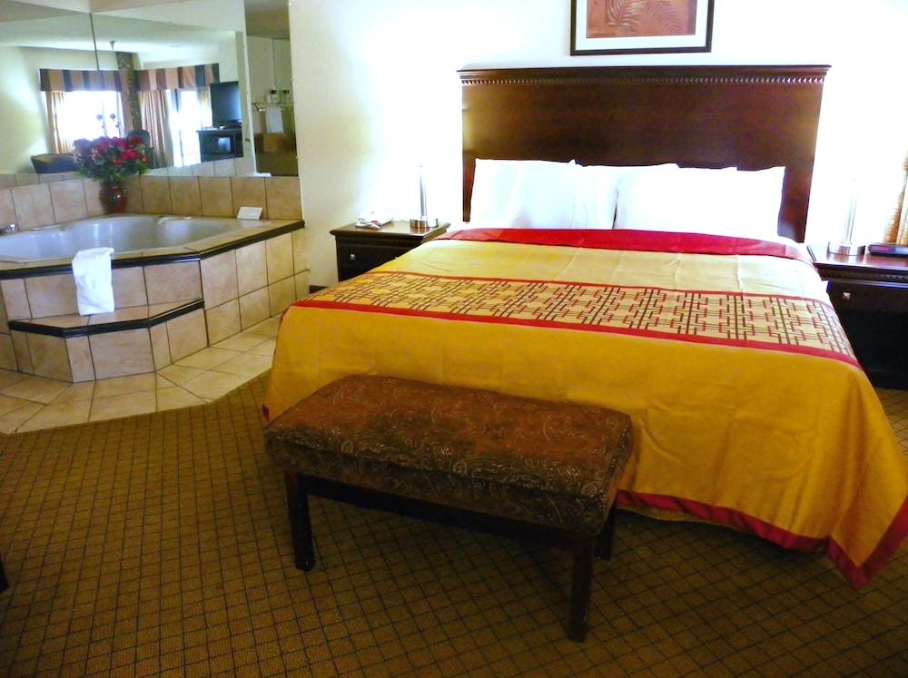 Royalton Inn & Suites photo 7