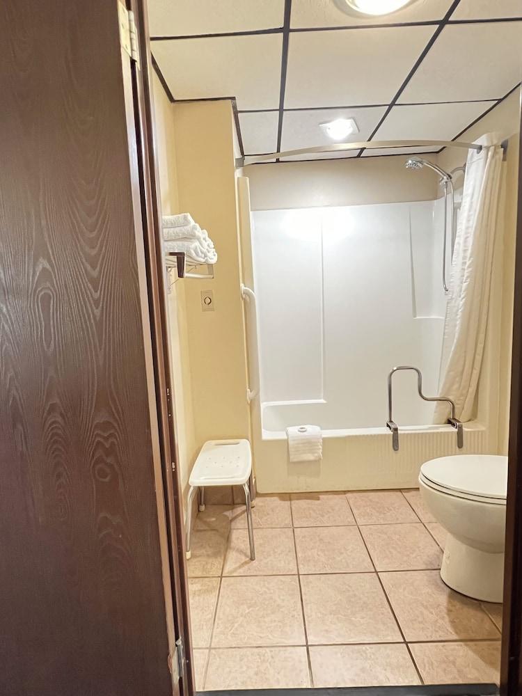 Hometown Inn & Suites photo 24